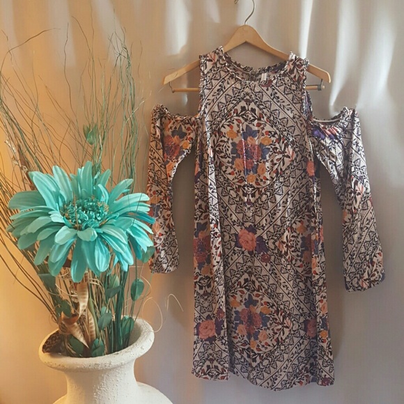 Xhilaration Dresses & Skirts - Beautiful shoulder cut out longsleeve dress! NWOT